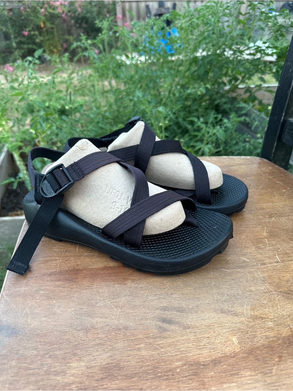 Chico's Men's  size 8 Sandals in  Black Straps heavy weight